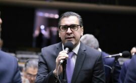 Imagem da notícia Projeto retira despesas temporárias com educação e saúde do limite de gasto previsto no arcabouço fiscal